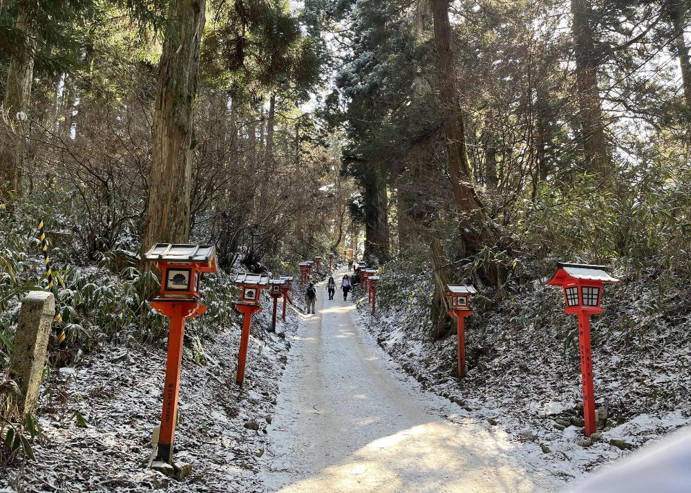 葛木神社参道雪道
