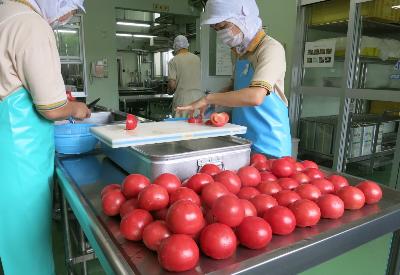 トマトと玉ねぎのみそ汁