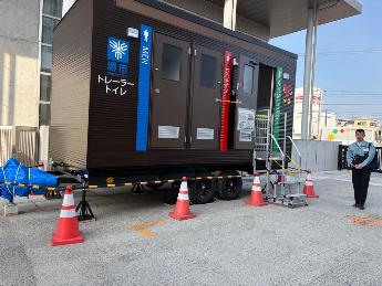 堺市が導入したトレーラートイレを見学