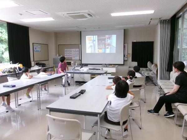 調理中の動画を見る赤阪小学校1年生