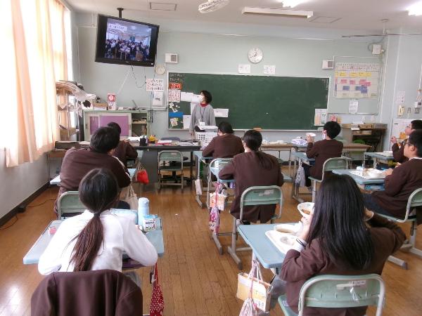 給食時間のようす（小学校6年生）