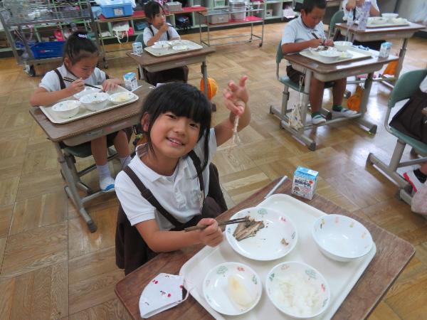 おさかなデーのようす（赤阪小学校2年生）