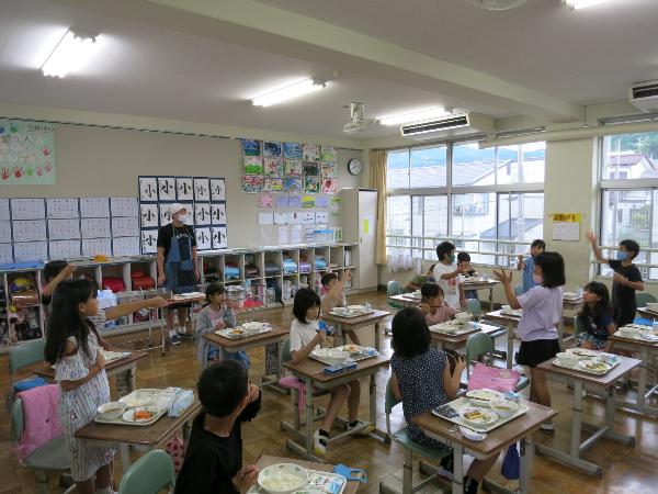 おかわりじゃんけんを静かにする千早小吹台小学校3年生