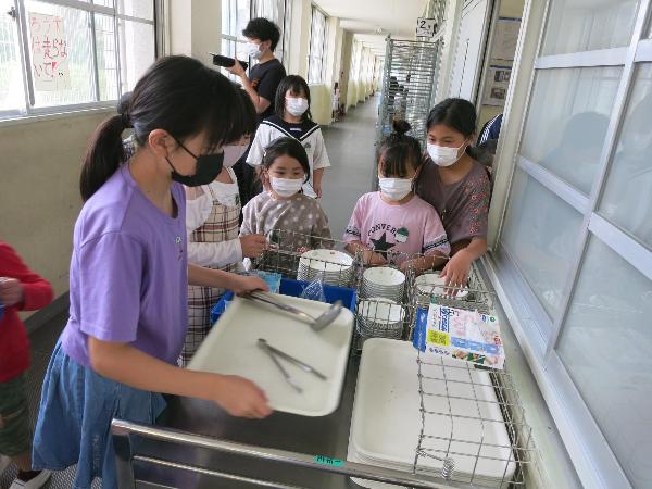 片づけ方を教えてくれる千早小吹台小学校6年生