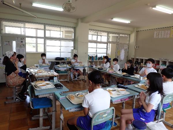 給食時間のようす（千早小吹台小6年生）