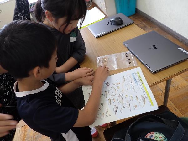 給食時間のようす（千早小吹台小学校3年生）
