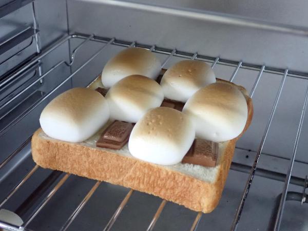 マシュマロがきつね色に焼きあがったところ
