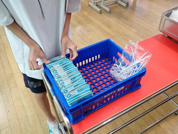 きっちりと牛乳パックを返す中学1年生