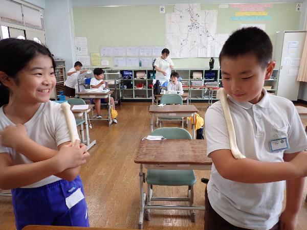 給食時間のようす（赤阪小学校3年生）