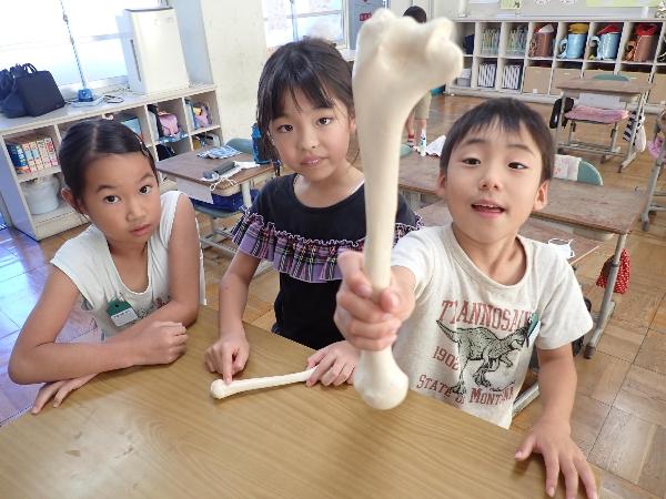 給食時間のようす（千早小吹台小学校3年生）