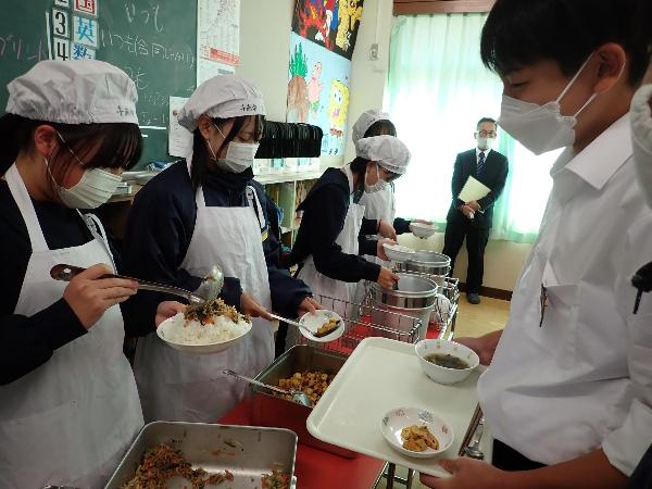 ビビンバを大盛にする、村立中学校3年生