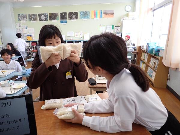 給食時間のようす（赤阪小学校5年生）