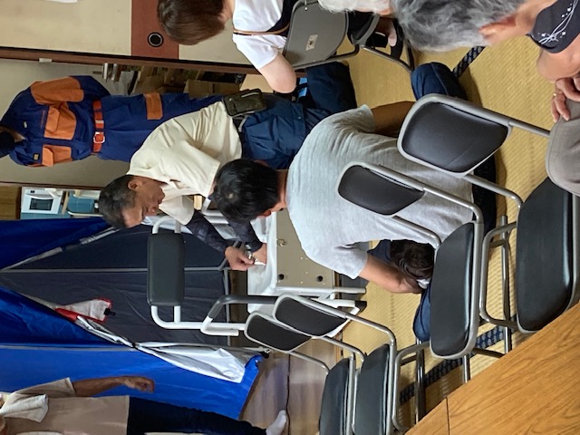 トイレをセッティングしてます