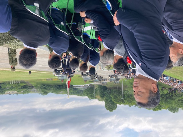 重迫撃砲中隊が行進してきました