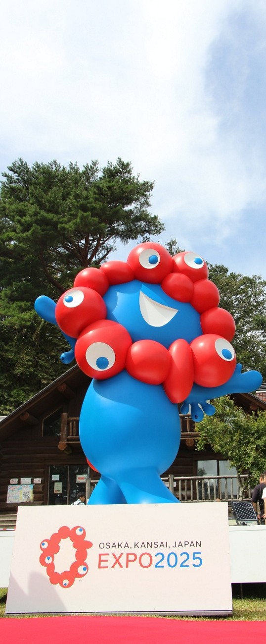 ミャクミャク像